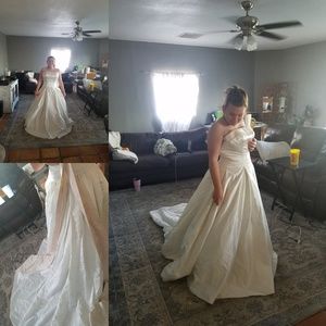 Oleg Cassini wedding dress